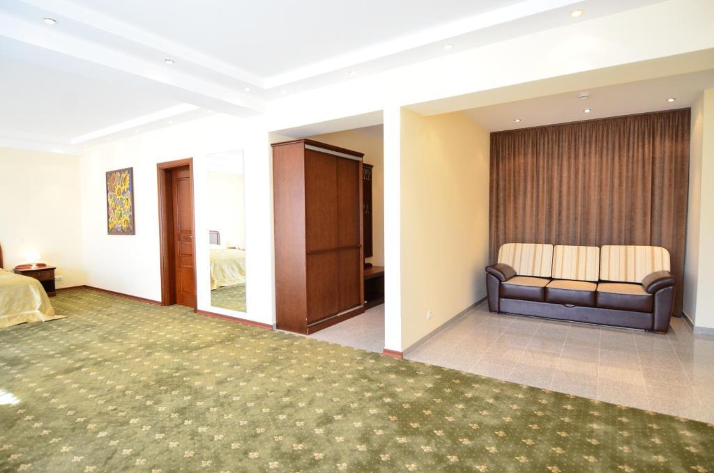 Platinum Hotel Chisinau Room photo