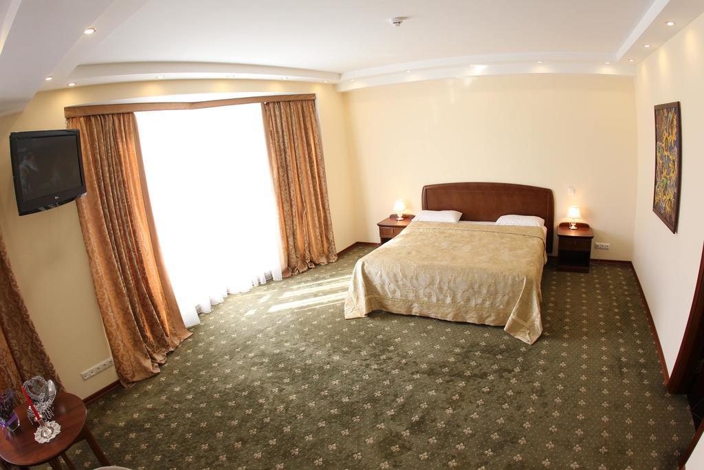 Platinum Hotel Chisinau Exterior photo