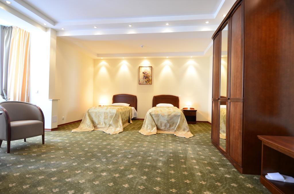 Platinum Hotel Chisinau Exterior photo